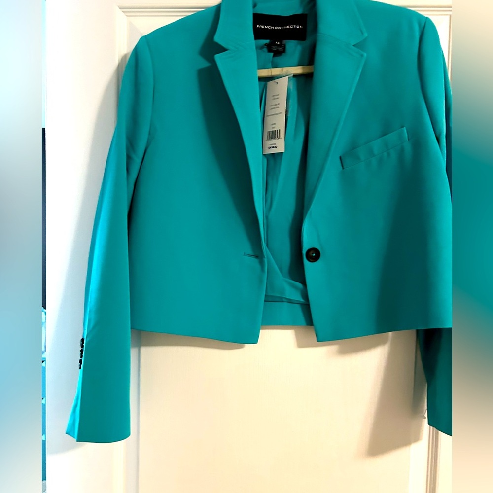 Cropped blazer never worn